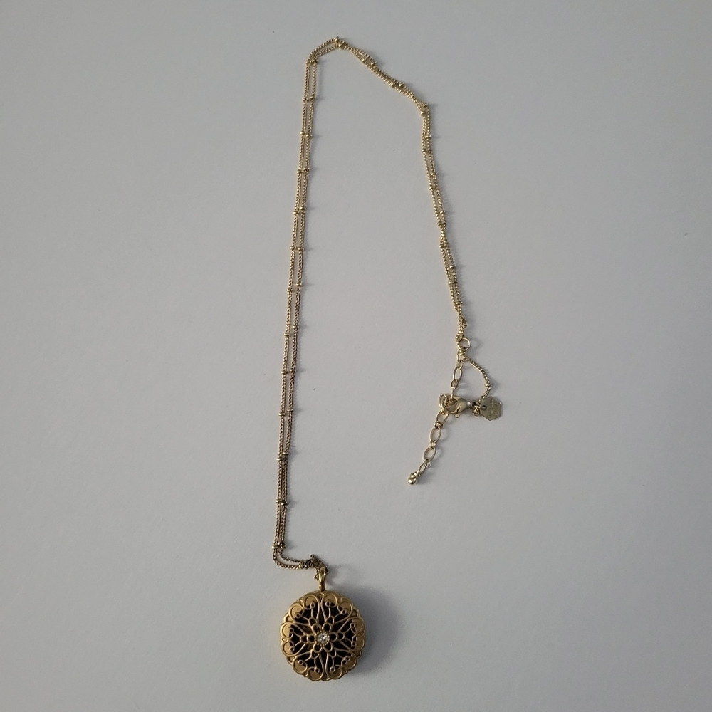 Origami owl Round Living locket Necklace.